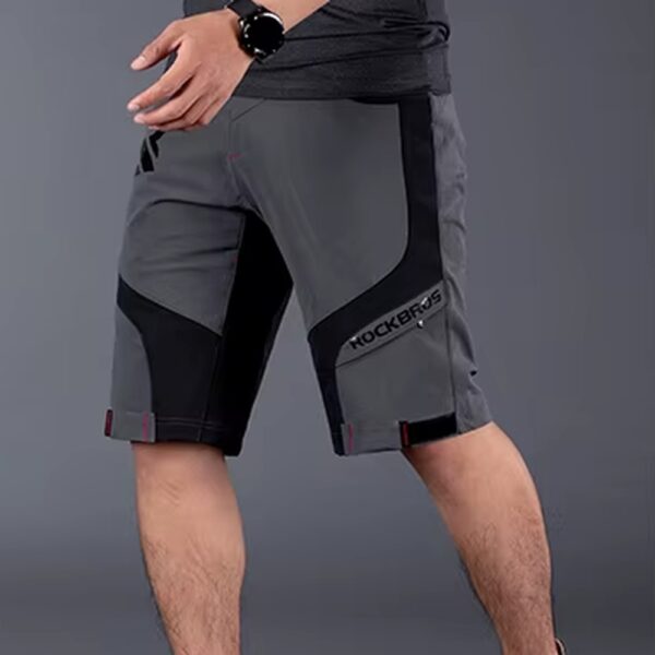 Short de ciclismo Rockbros YPK020 gris de perfil, con el logo ROCKBROS en la pierna