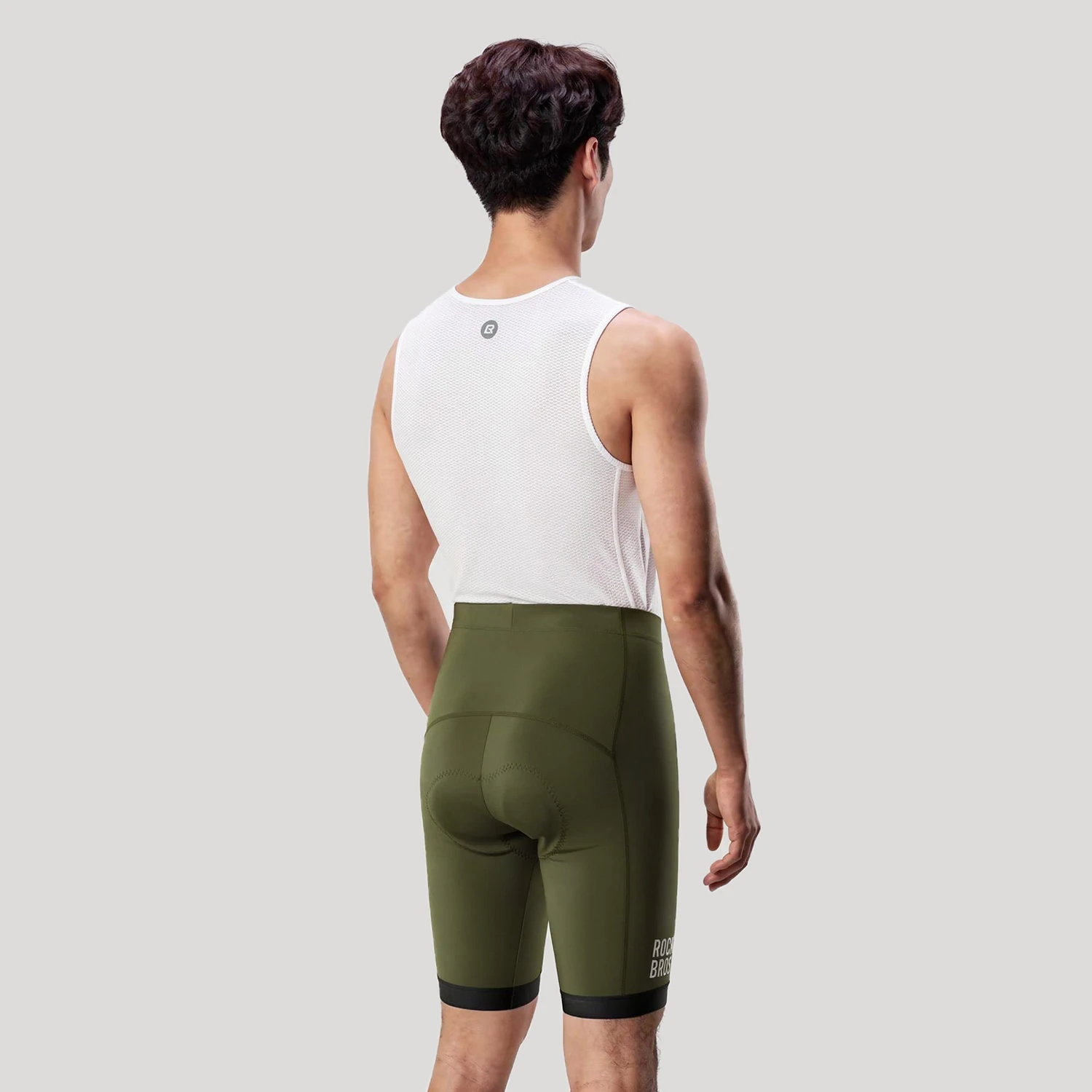 Culotte de ciclismo Rockbros YDDK001 verde oliva visto de espaldas, con la badana