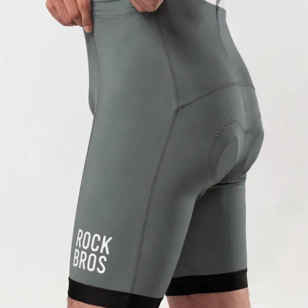 Detalle del culotte de ciclismo Rockbros gris: badana acolchada, costuras y ribete negro del ruedo