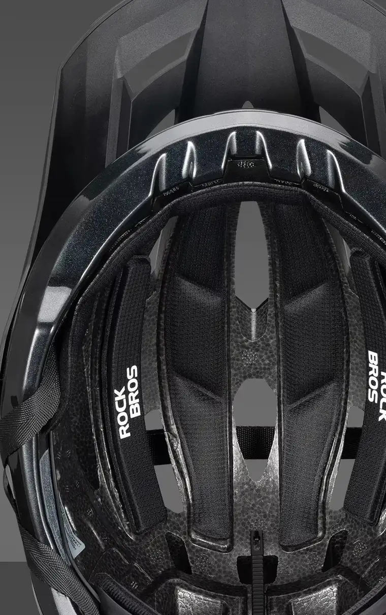 Interior del casco Rockbros 5200 con el forro antibacterial ionic+