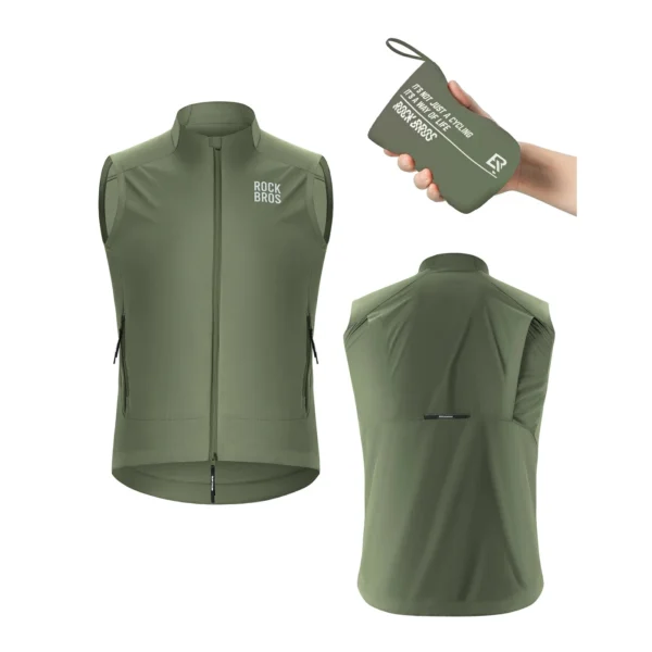 Chaleco Rockbros BL3700 verde oliva de frente y de espalda, con la bolsa en la mano