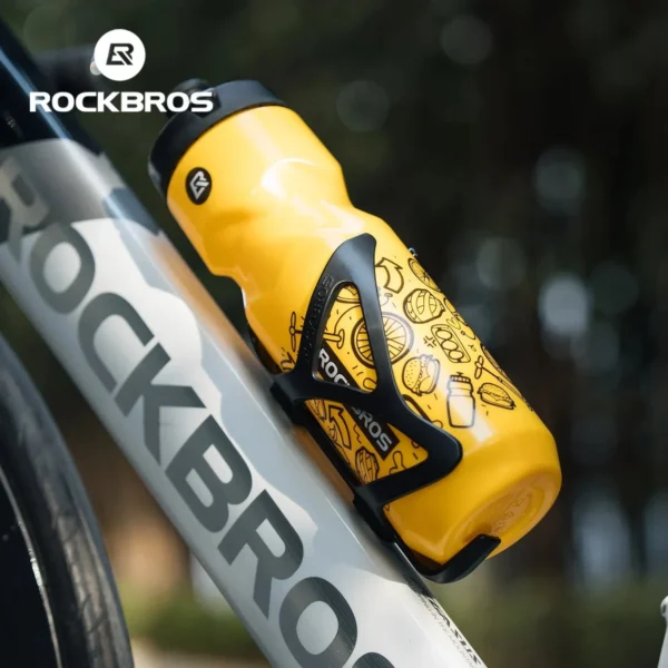 Portabotellas Rockbros 3100 negro instalado en el cuadro