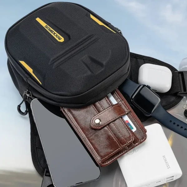 Bolso Rockbros BM-1900 abierto con celular, billetera y power bank
