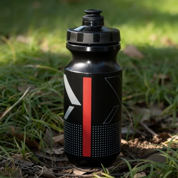 Botella Rockbros DCBT-2000 negra al aire libre