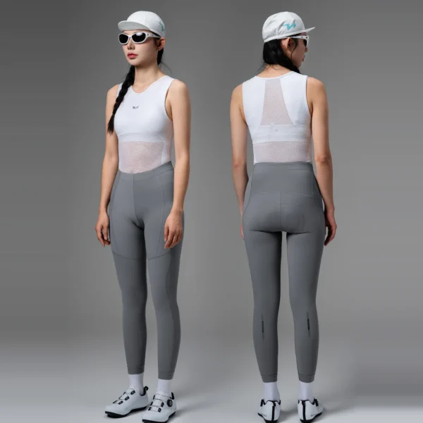 Ciclista con el pantalón de invierno Rockbros LKK2000 gris, vista de frente y de espalda