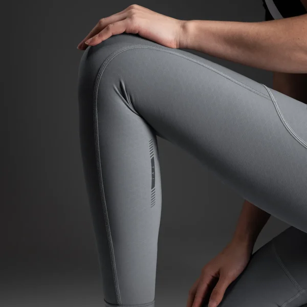 Tela elástica del pantalón Rockbros LKK2000 en la rodilla doblada, sin apretar