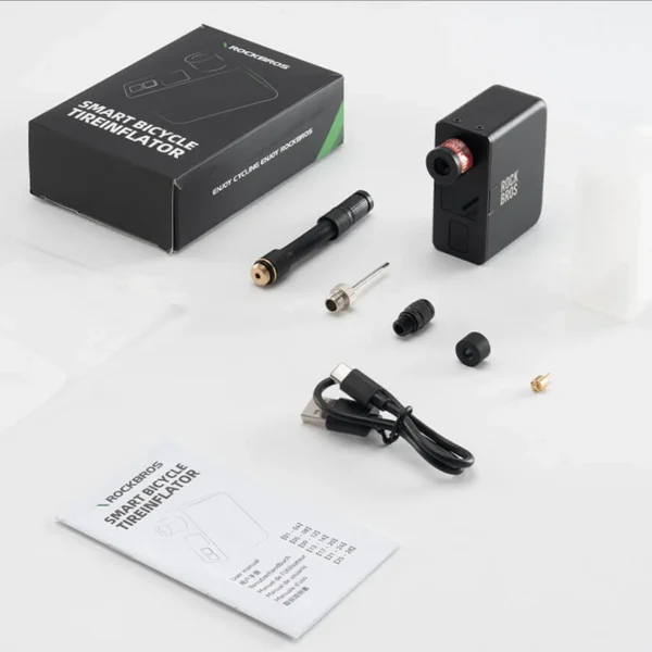 Contenido de la caja del inflador Rockbros TP-1101 con sus adaptadores